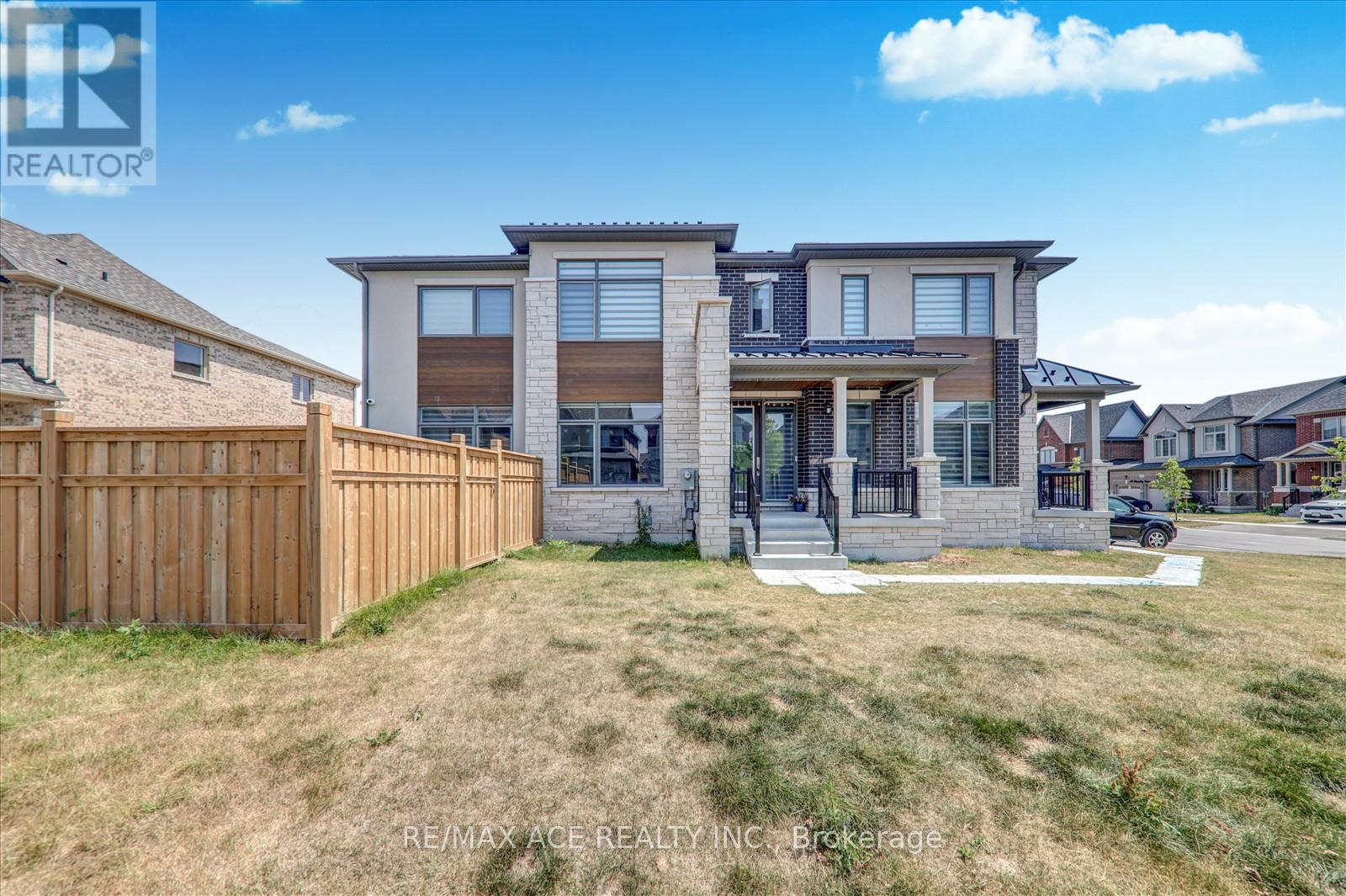 Photo 4 of 63 Wamsley Crescent, Clarington ON