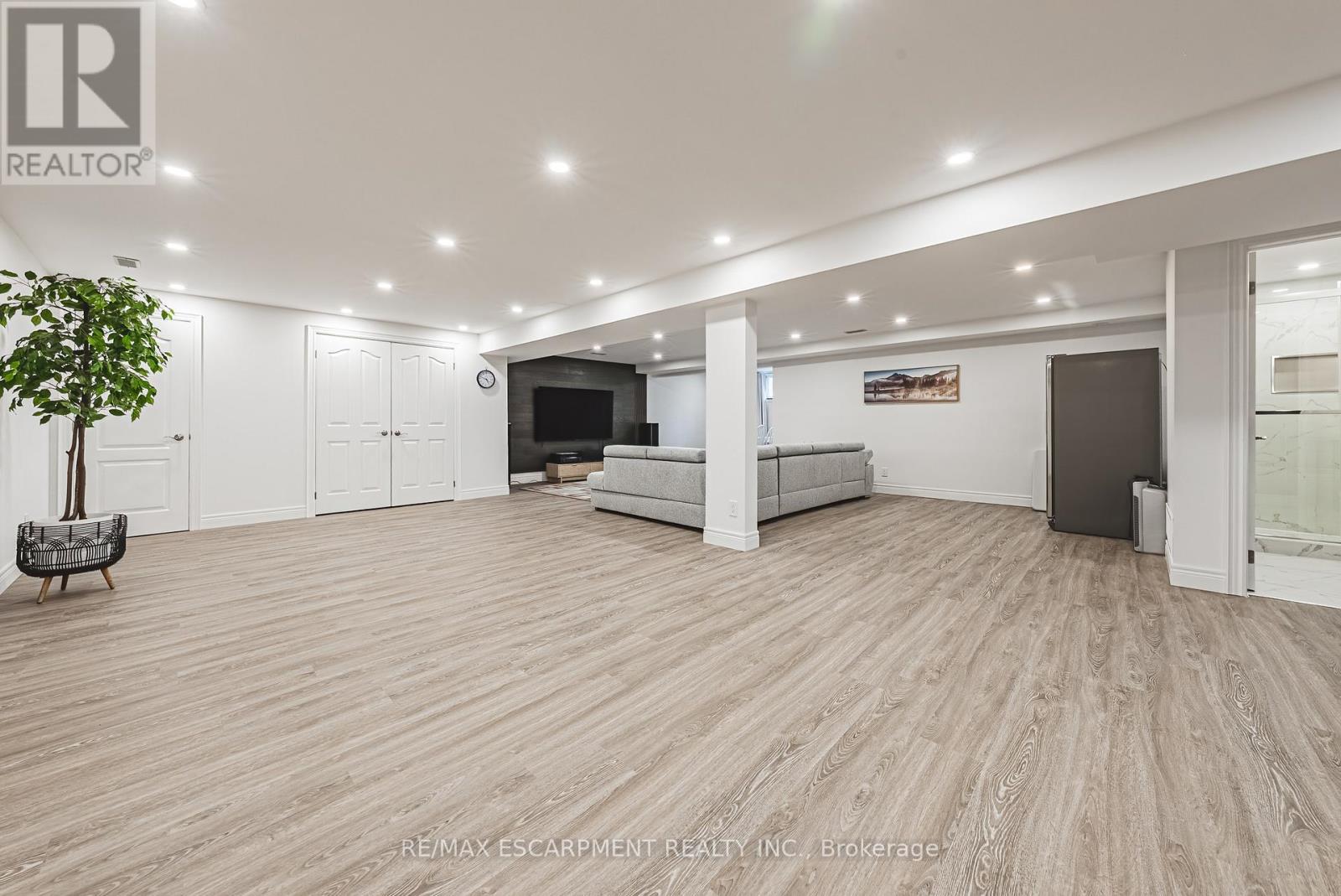 Photo 35 of 6380 Westbrook Road, Hamilton ON