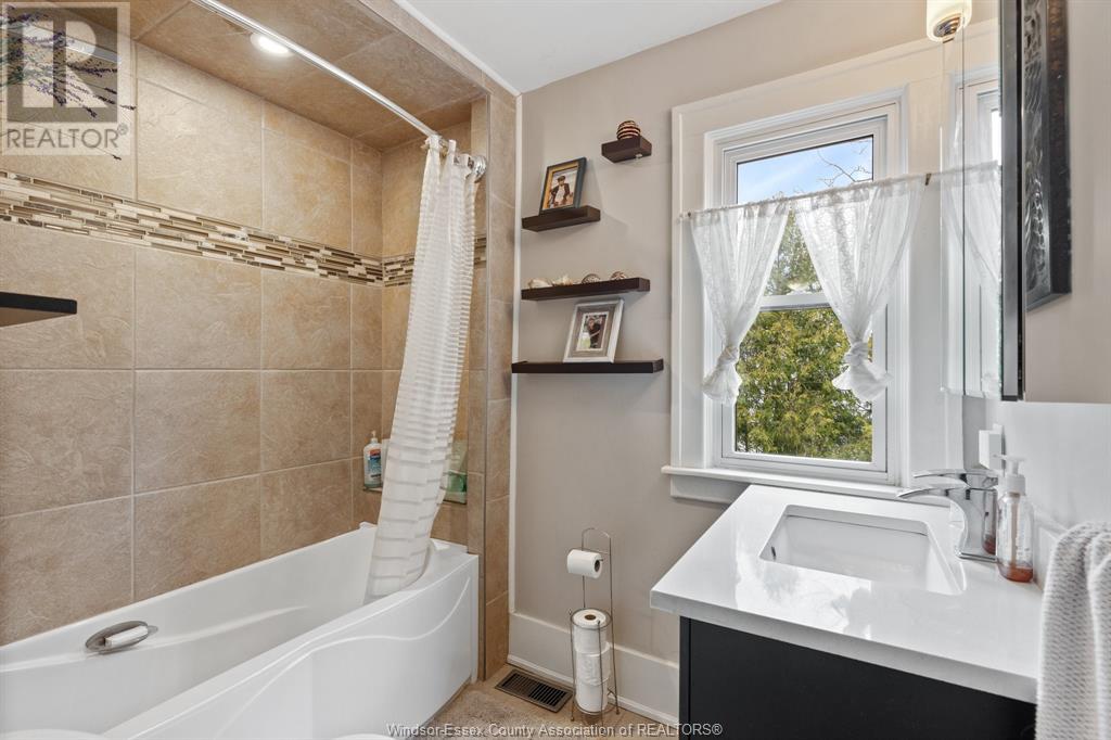 Photo 20 of 860 Ford Boulevard, Windsor ON