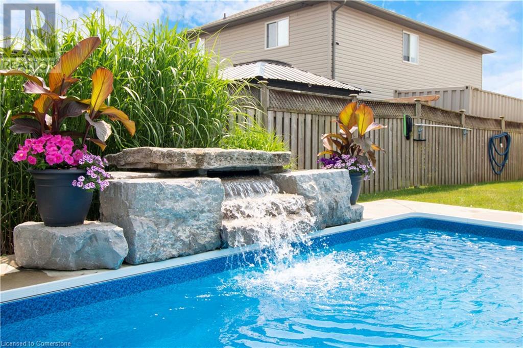 Photo 6 of 5 Dunrobin Drive, Caledonia ON