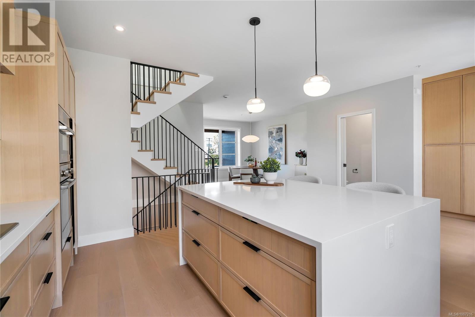 13 2590 Penrhyn Street, Saanich