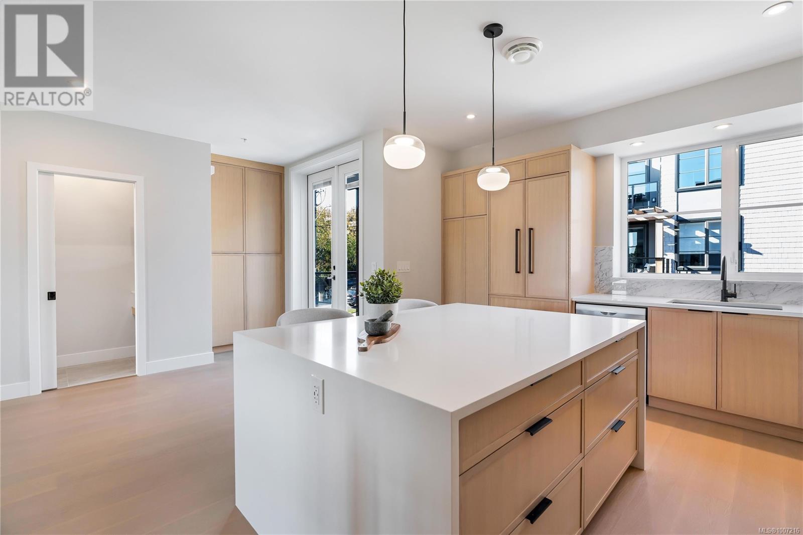 13 2590 Penrhyn Street, Saanich