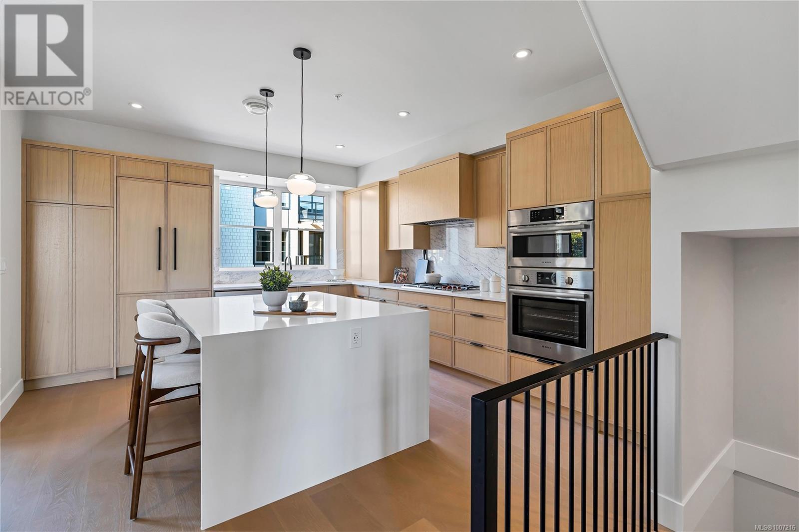 13 2590 Penrhyn Street, Saanich