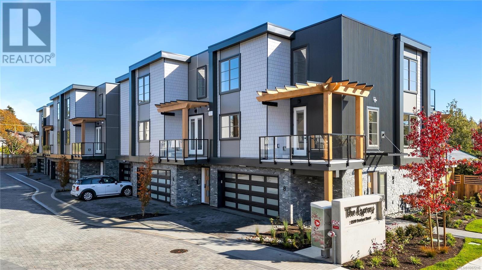 13 2590 Penrhyn Street, Saanich