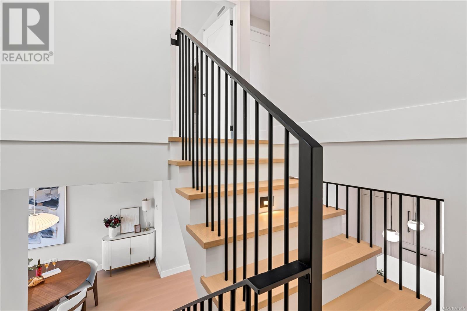 13 2590 Penrhyn Street, Saanich