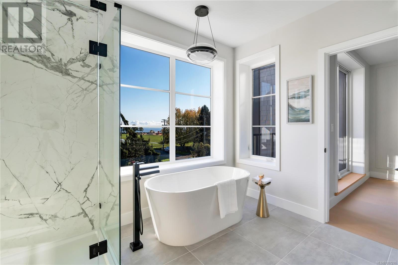 13 2590 Penrhyn Street, Saanich