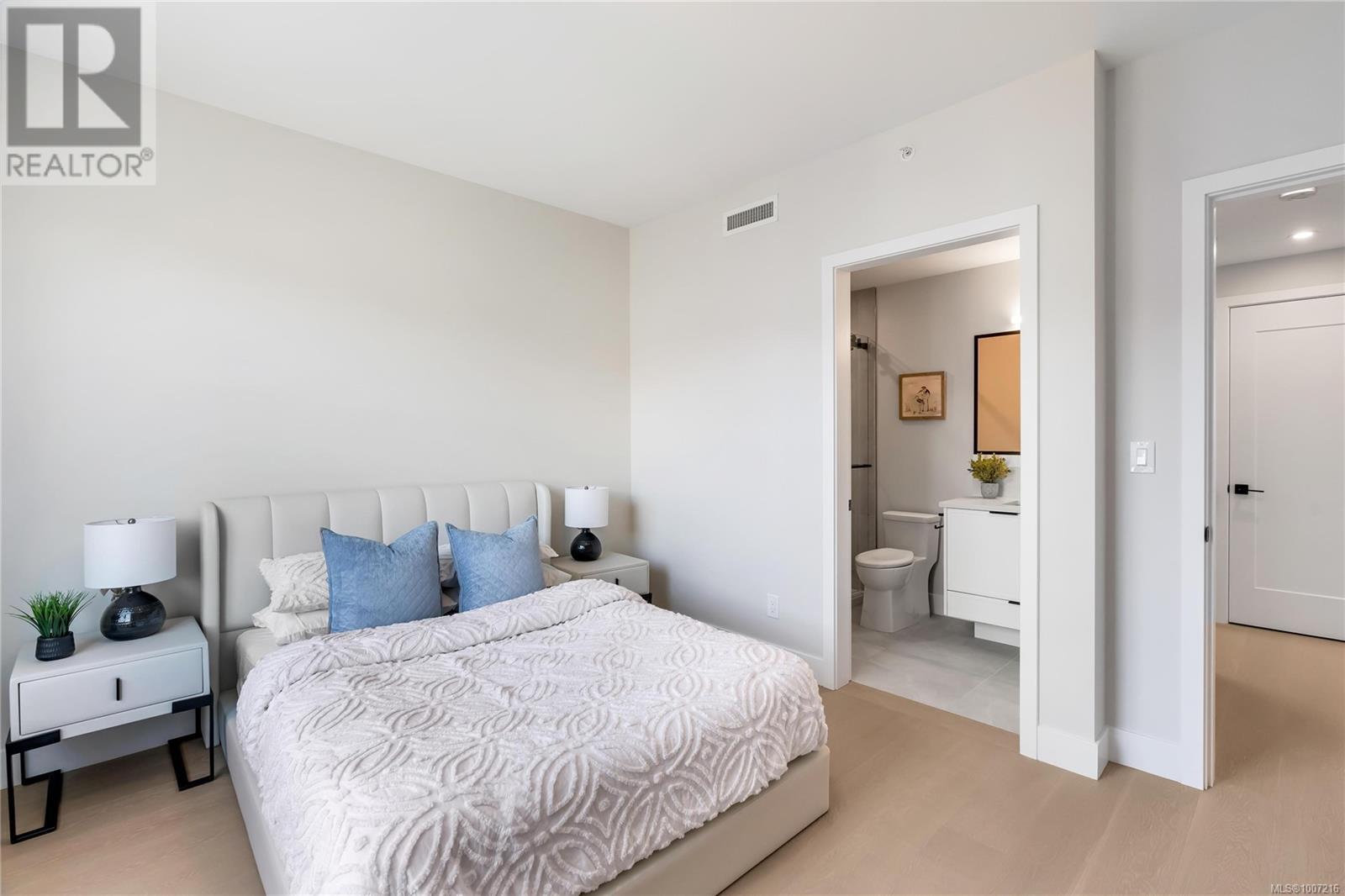 13 2590 Penrhyn Street, Saanich