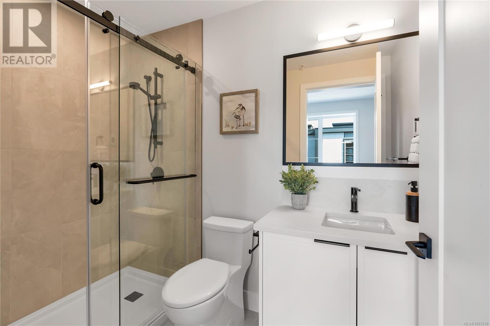 13 2590 Penrhyn Street, Saanich