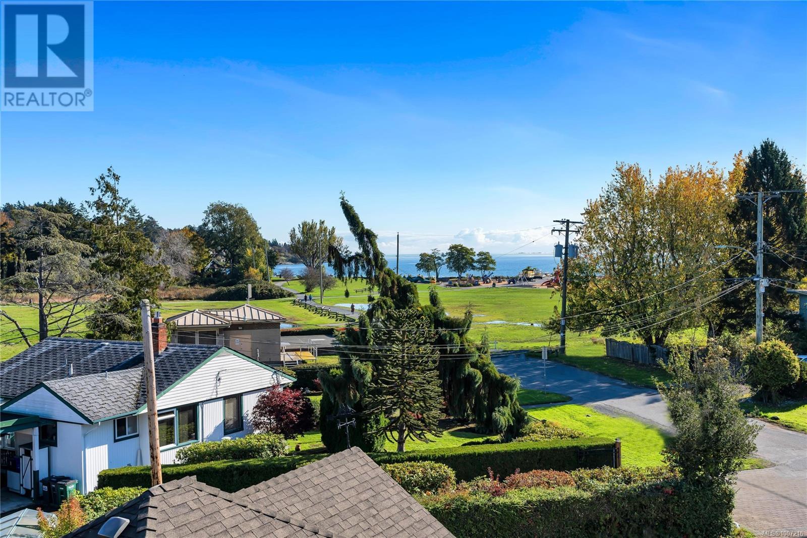 13 2590 Penrhyn Street, Saanich