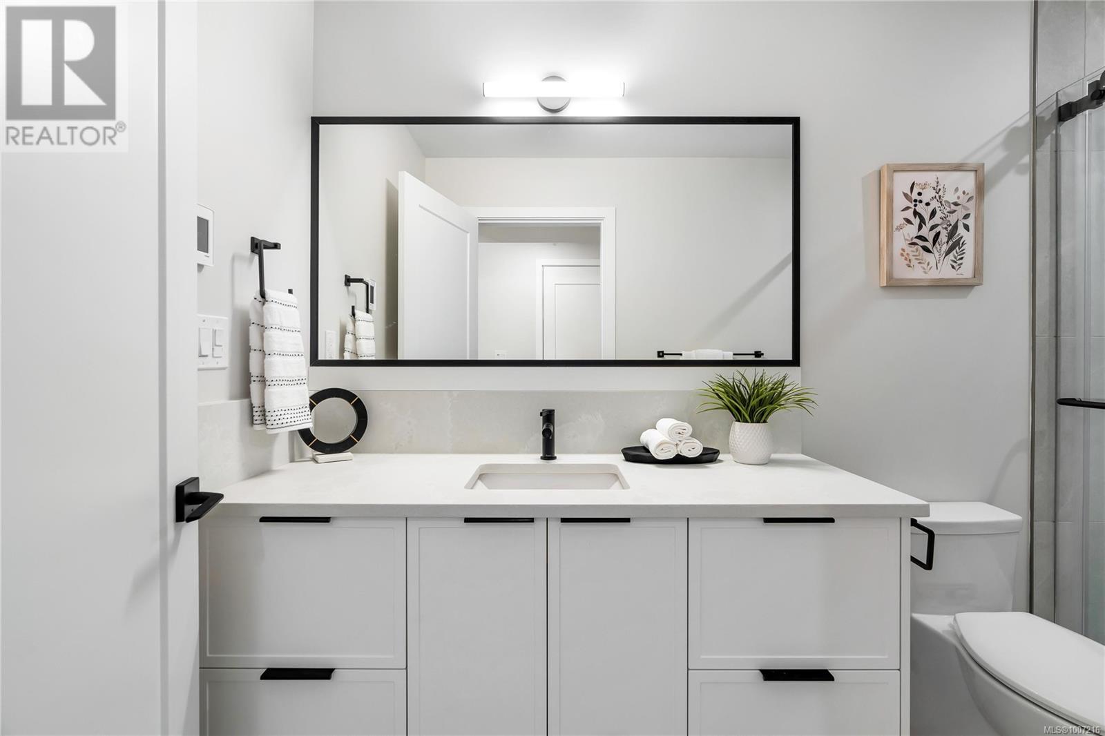 13 2590 Penrhyn Street, Saanich