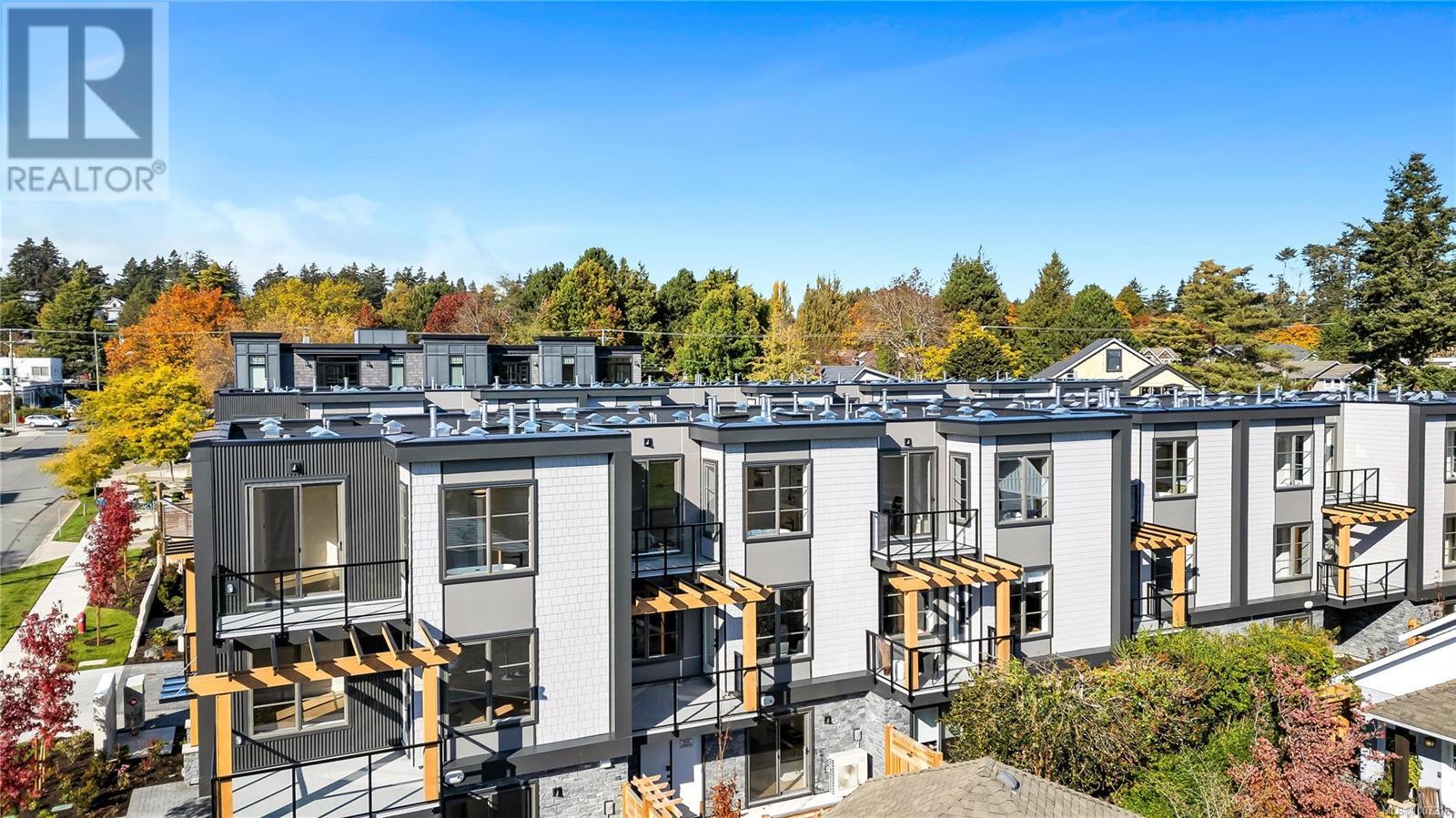 13 2590 Penrhyn Street, Saanich