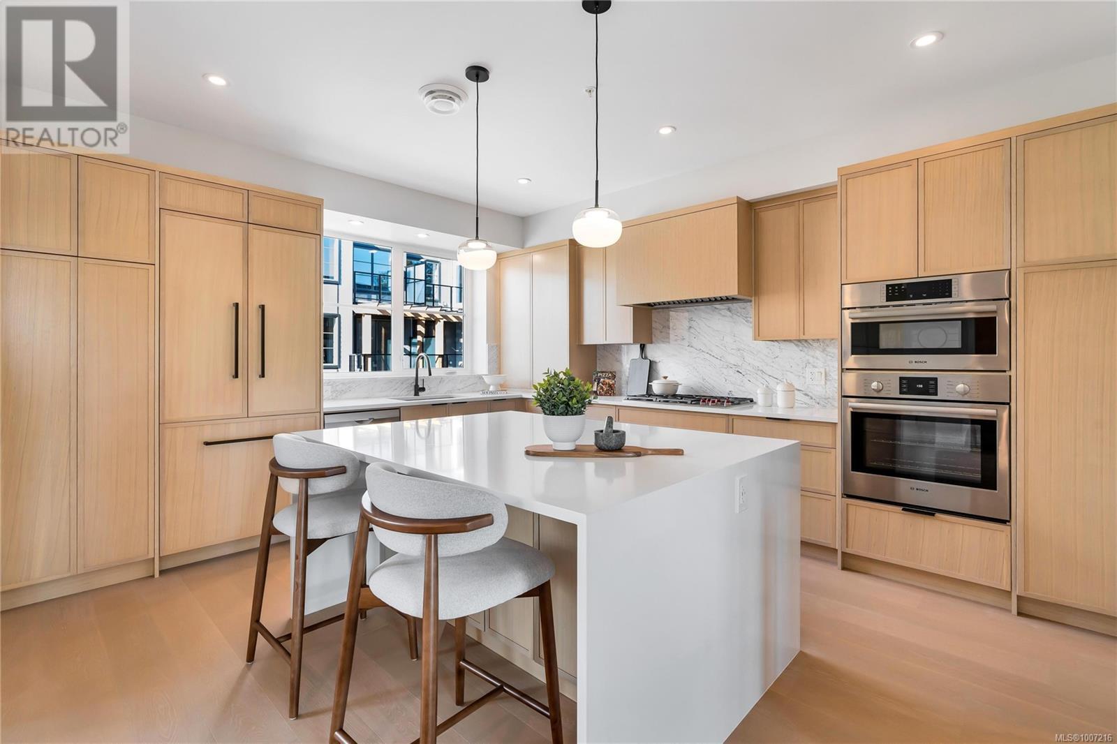 13 2590 Penrhyn Street, Saanich