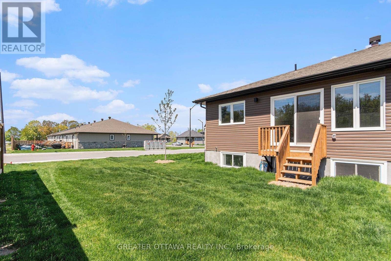 Photo 8 of 18 Morgan Clouthier Way, Arnprior ON