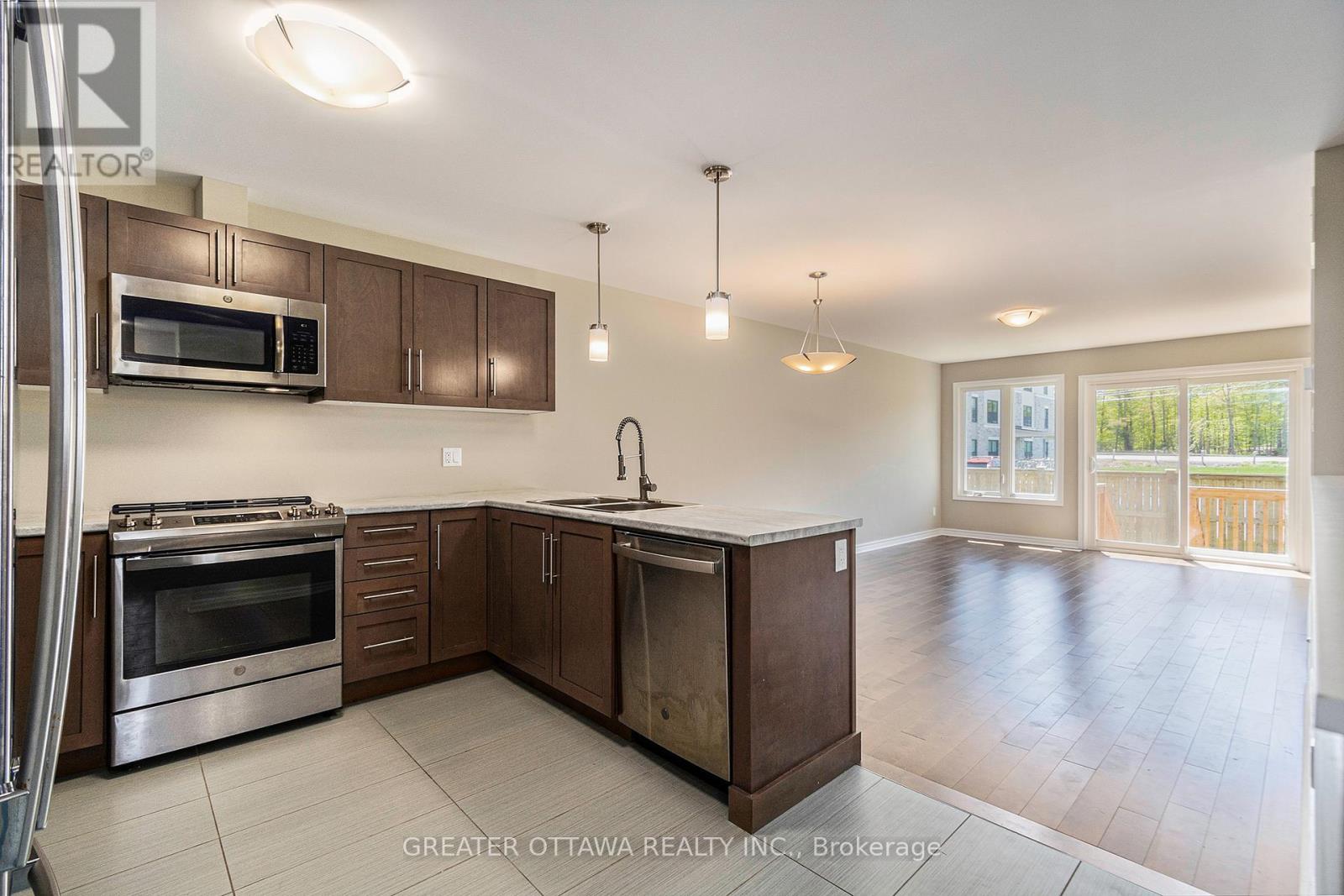Photo 4 of 18 Morgan Clouthier Way, Arnprior ON