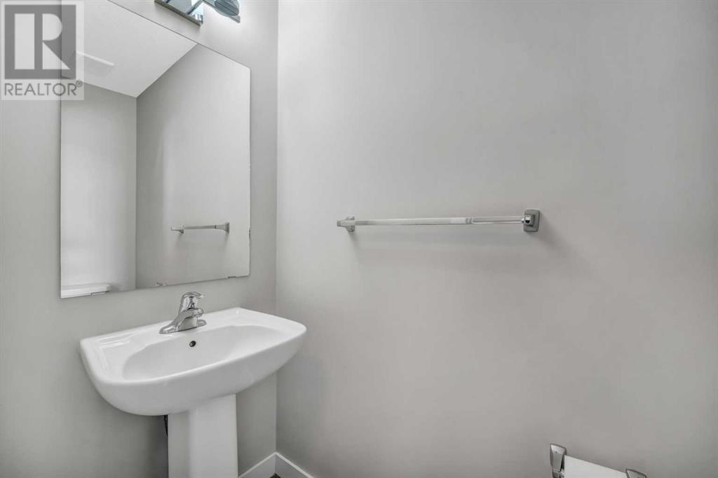 Single Family House 4 Level for Sale in  Sage Hill Grove NW Sage Hill Calgary 