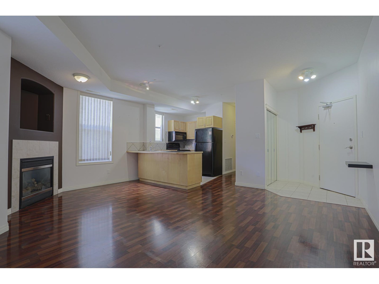Photo 5 of 100 10145 114 St Nw, Edmonton AB