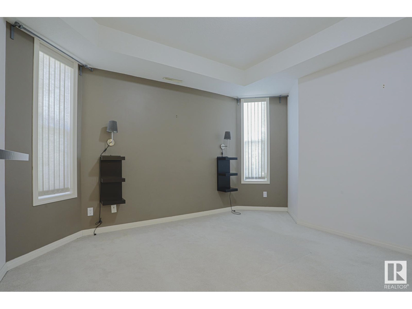Photo 15 of 100 10145 114 St Nw, Edmonton AB