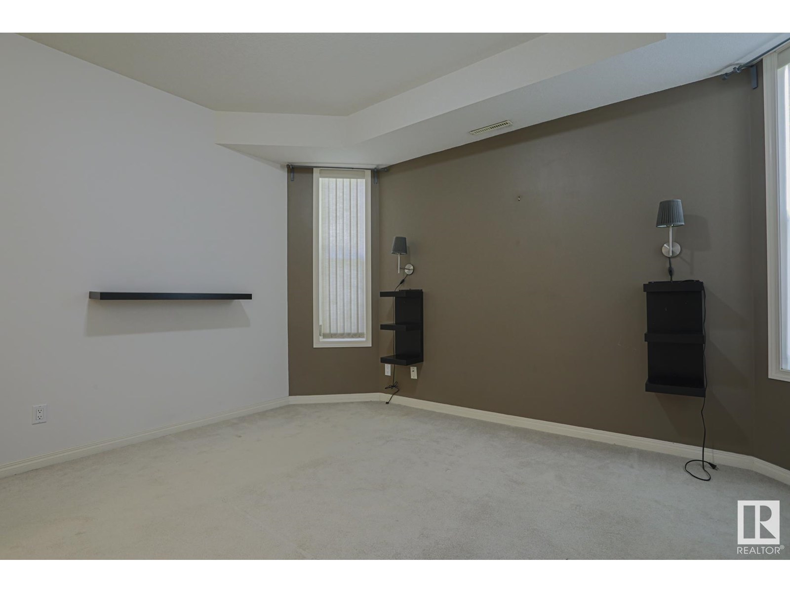 Photo 16 of 100 10145 114 St Nw, Edmonton AB