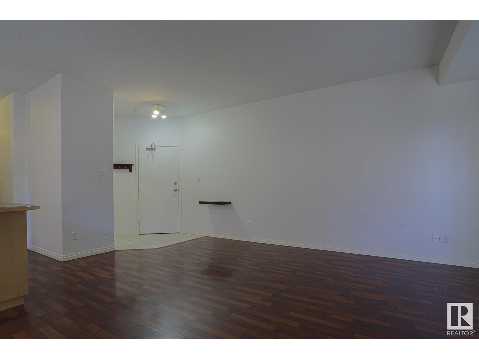 Photo 3 of 100 10145 114 St Nw, Edmonton AB