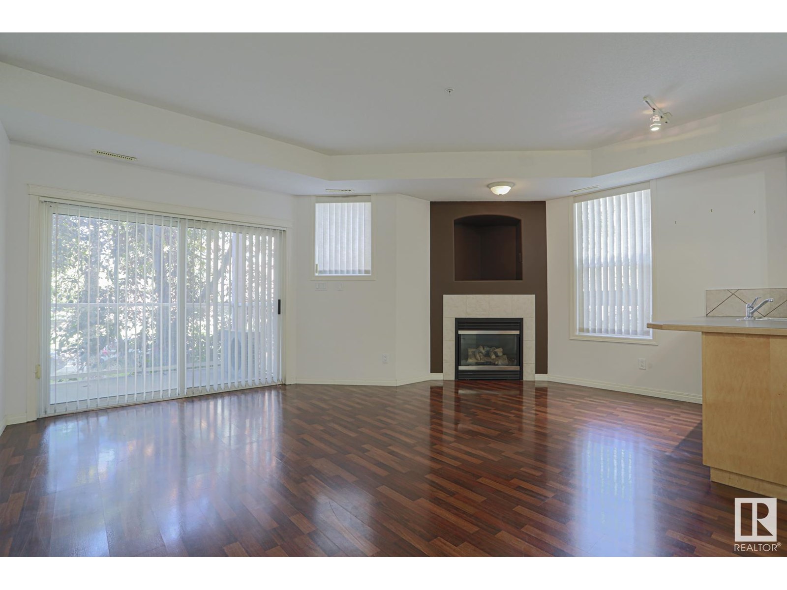 Photo 6 of 100 10145 114 St Nw, Edmonton AB