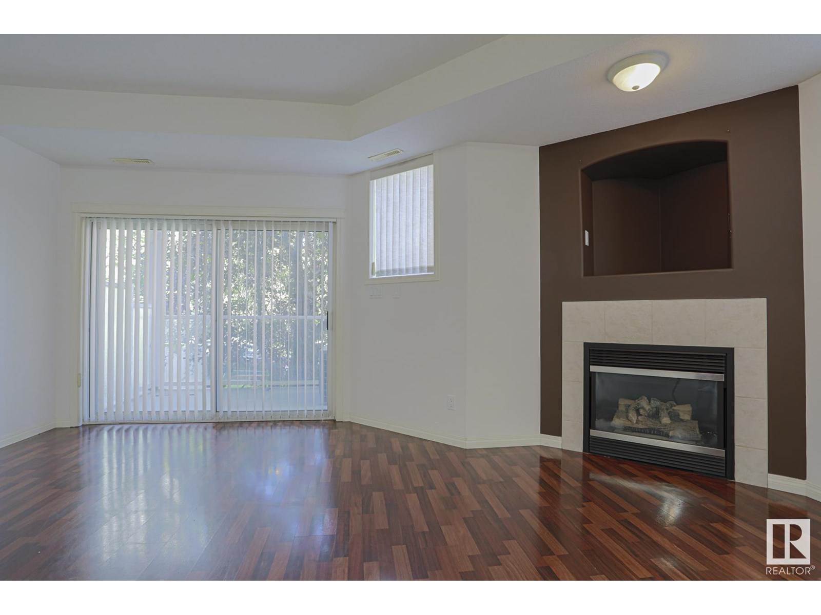 Photo 7 of 100 10145 114 St Nw, Edmonton AB