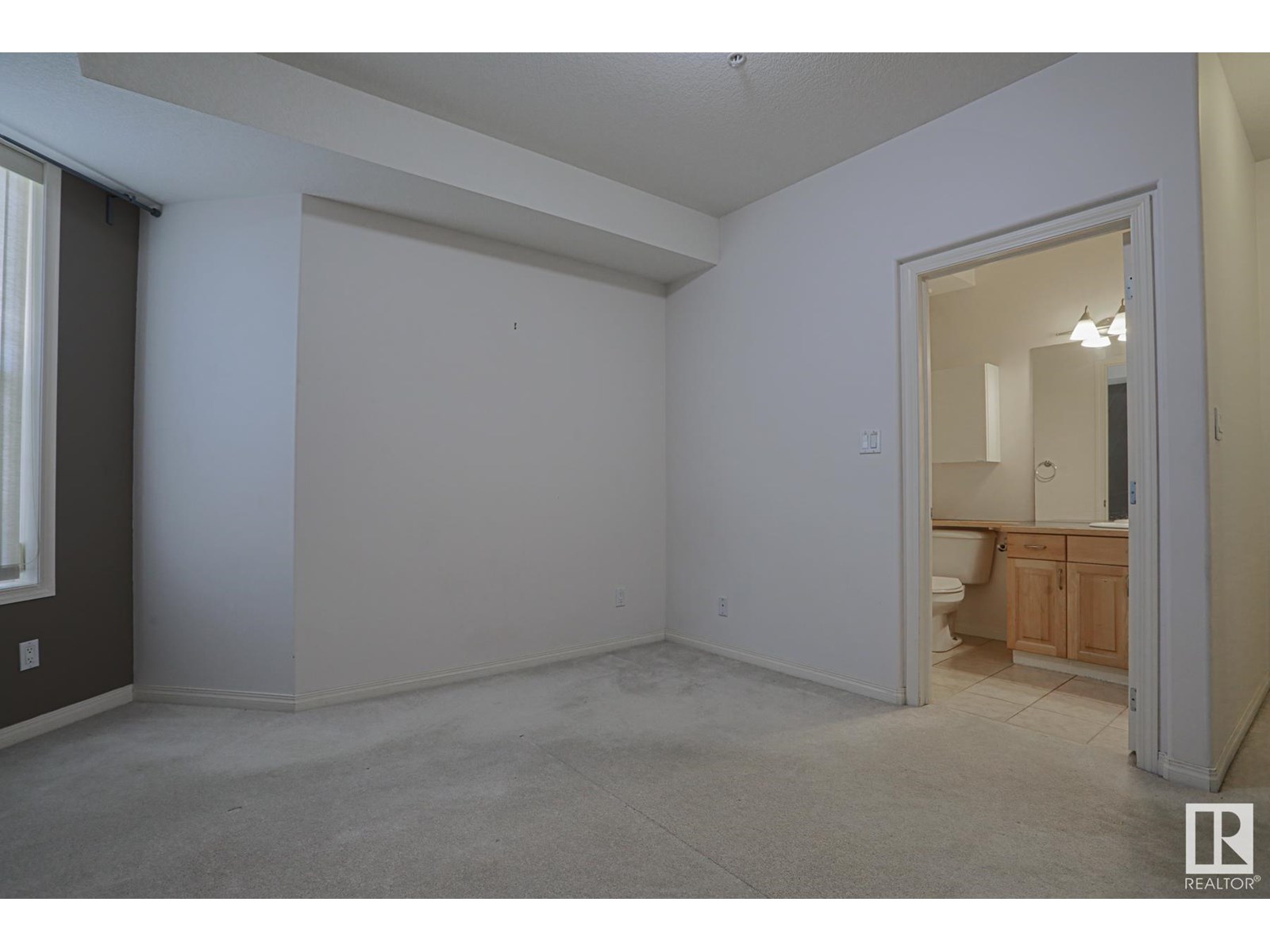 Photo 18 of 100 10145 114 St Nw, Edmonton AB