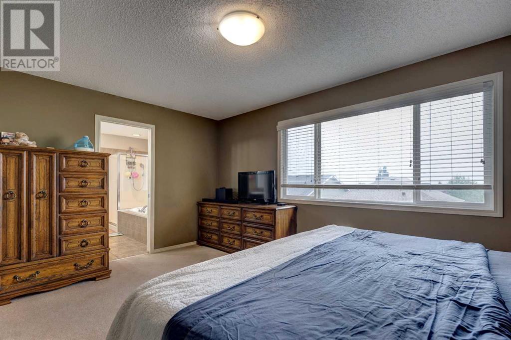Single Family House for Sale in  Everbrook Way SW Evergreen Calgary 
