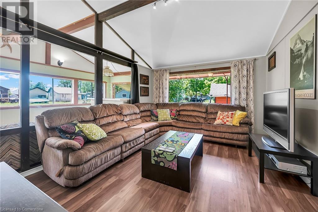 Photo 13 of 13 Maple Lane, Selkirk ON