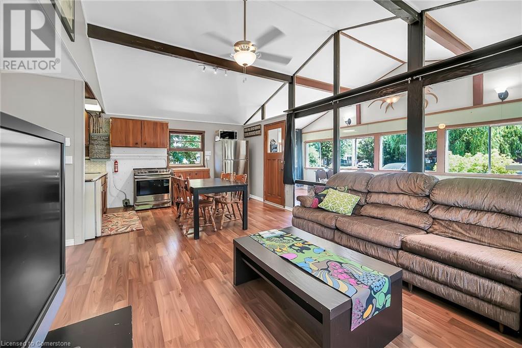 Photo 14 of 13 Maple Lane, Selkirk ON