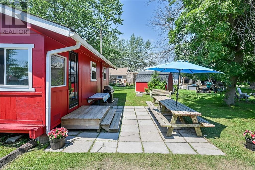 Photo 2 of 13 Maple Lane, Selkirk ON