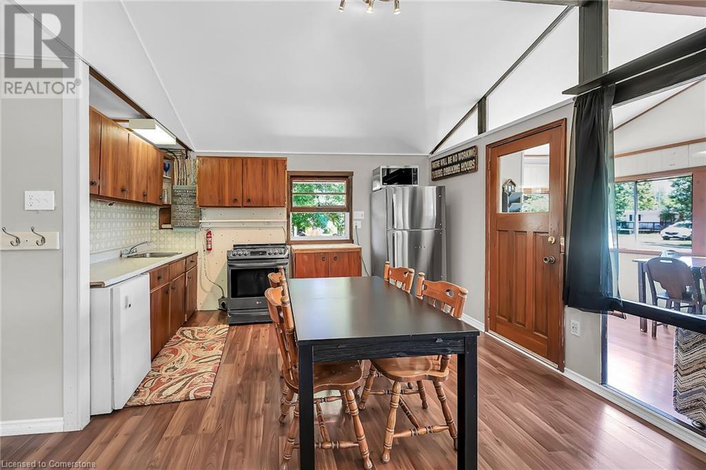 Photo 9 of 13 Maple Lane, Selkirk ON