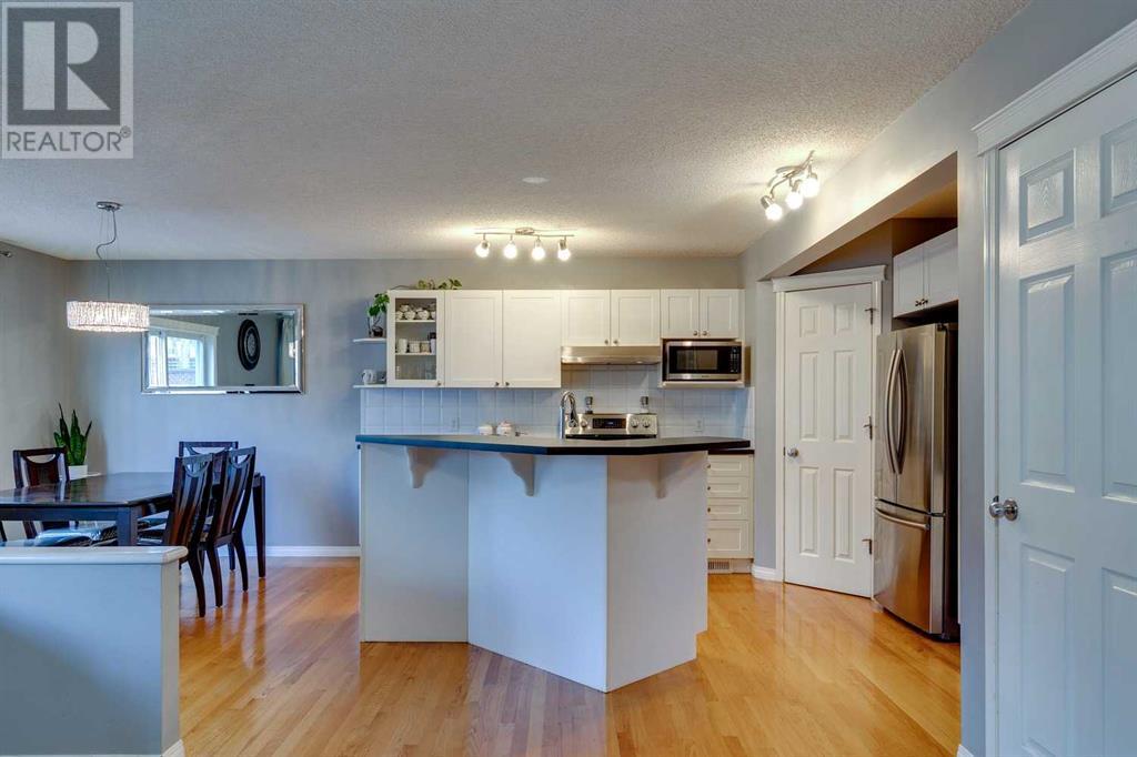 Single Family House for Sale in  Cougarstone Circle SW Cougar Ridge Calgary 