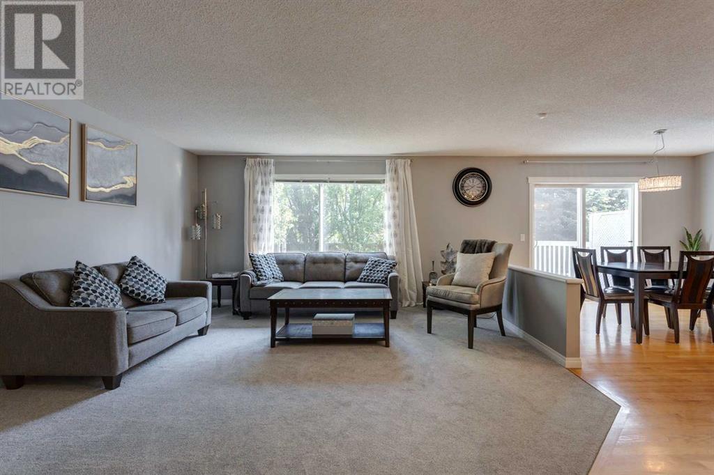 Single Family House for Sale in  Cougarstone Circle SW Cougar Ridge Calgary 