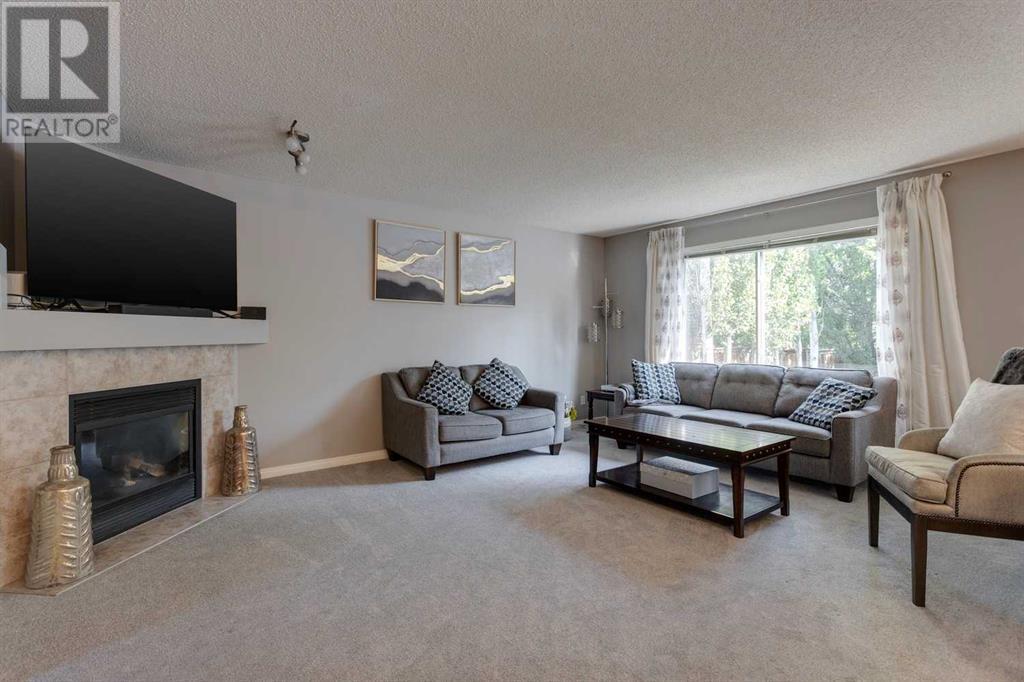 Single Family House for Sale in  Cougarstone Circle SW Cougar Ridge Calgary 