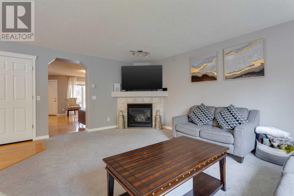 Single Family House for Sale in  Cougarstone Circle SW Cougar Ridge Calgary 