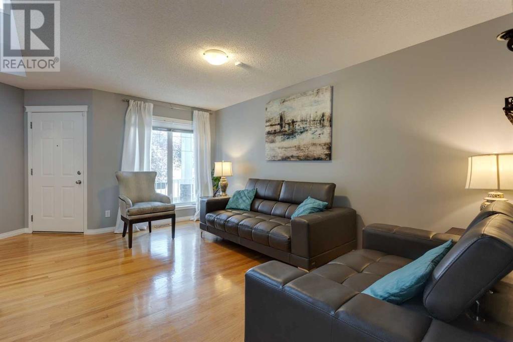 Single Family House for Sale in  Cougarstone Circle SW Cougar Ridge Calgary 