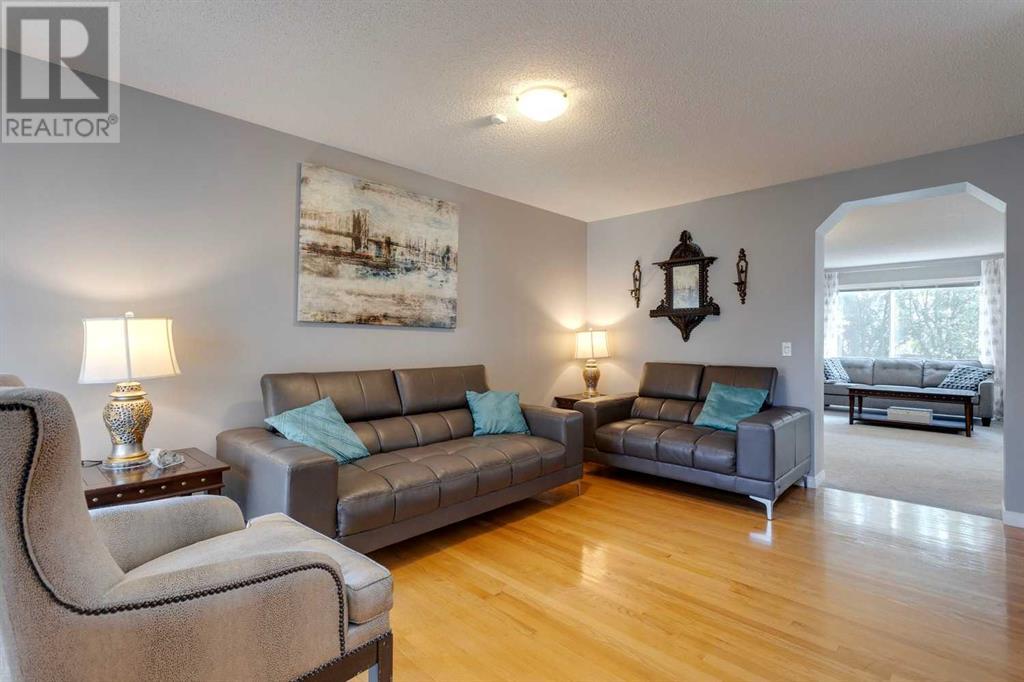 Single Family House for Sale in  Cougarstone Circle SW Cougar Ridge Calgary 