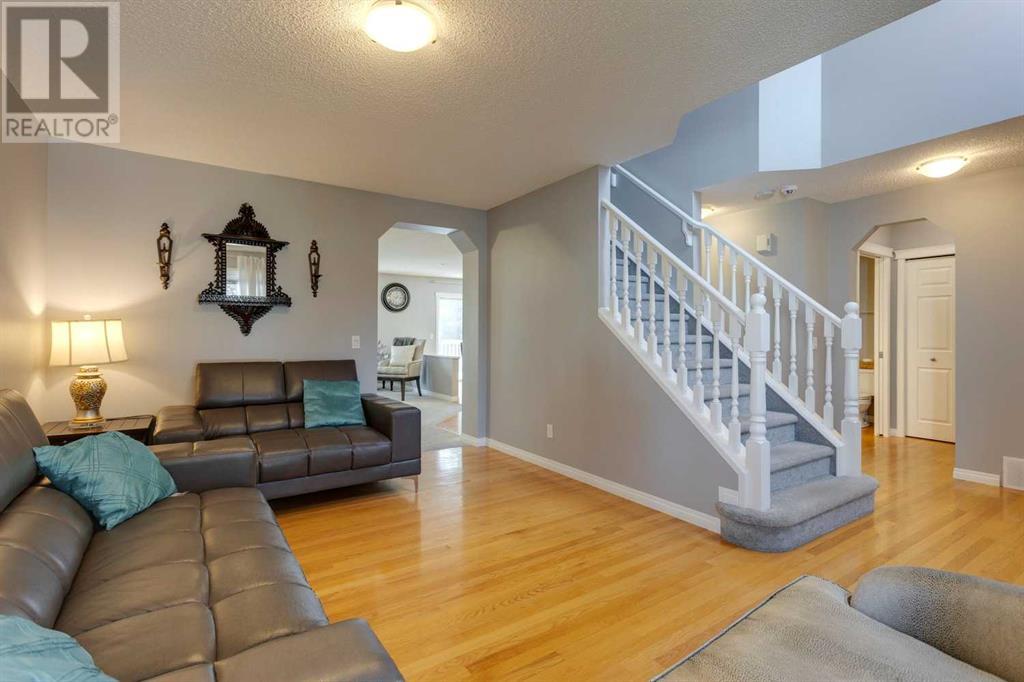 Single Family House for Sale in  Cougarstone Circle SW Cougar Ridge Calgary 