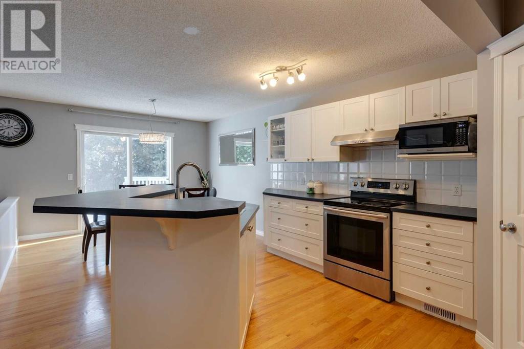 Single Family House for Sale in  Cougarstone Circle SW Cougar Ridge Calgary 