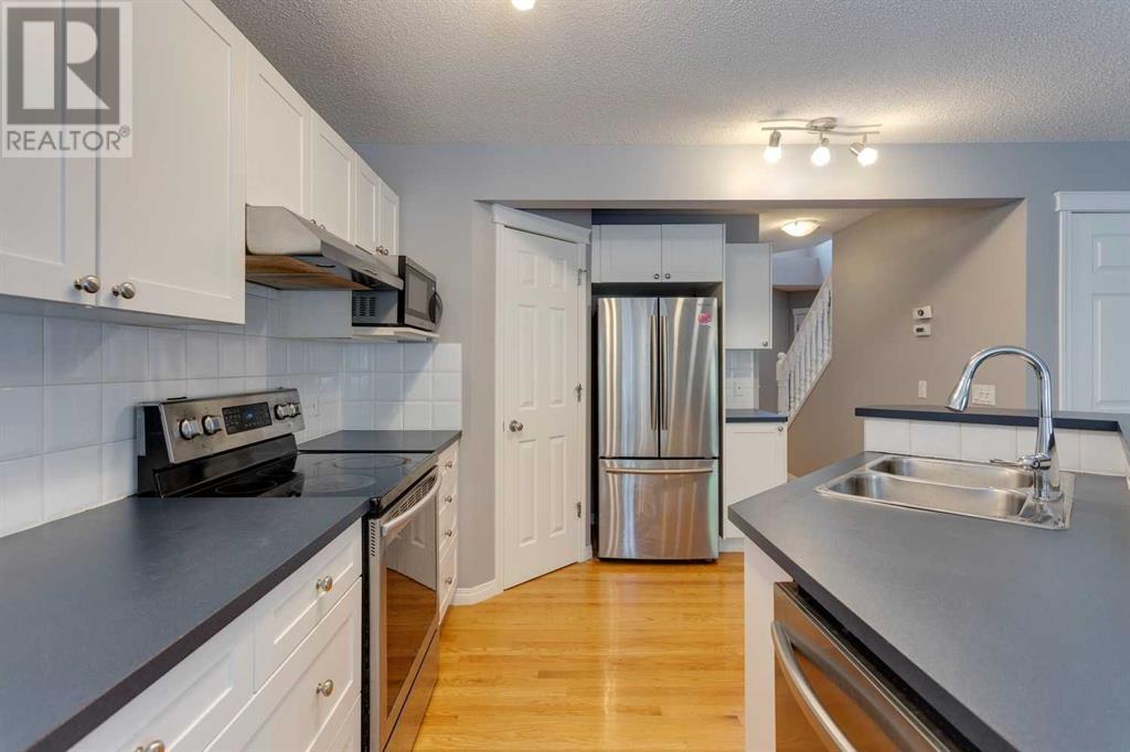 Single Family House for Sale in  Cougarstone Circle SW Cougar Ridge Calgary 