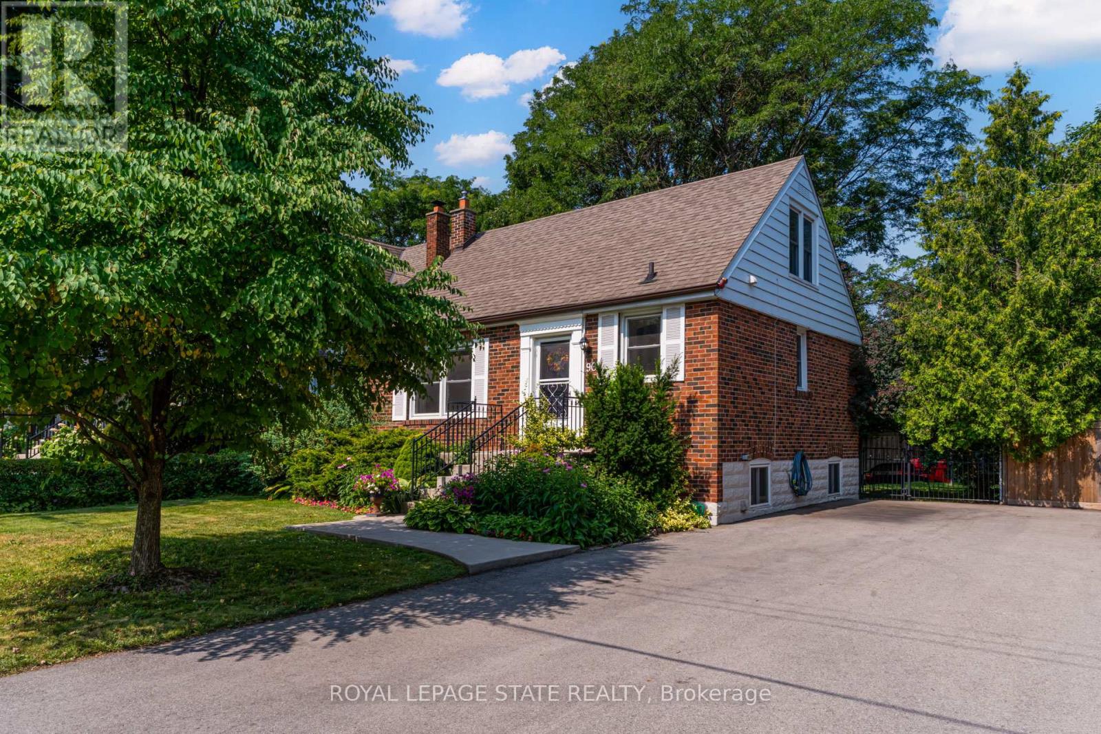 Photo 1 of 90 Arcade Crescent, Hamilton ON
