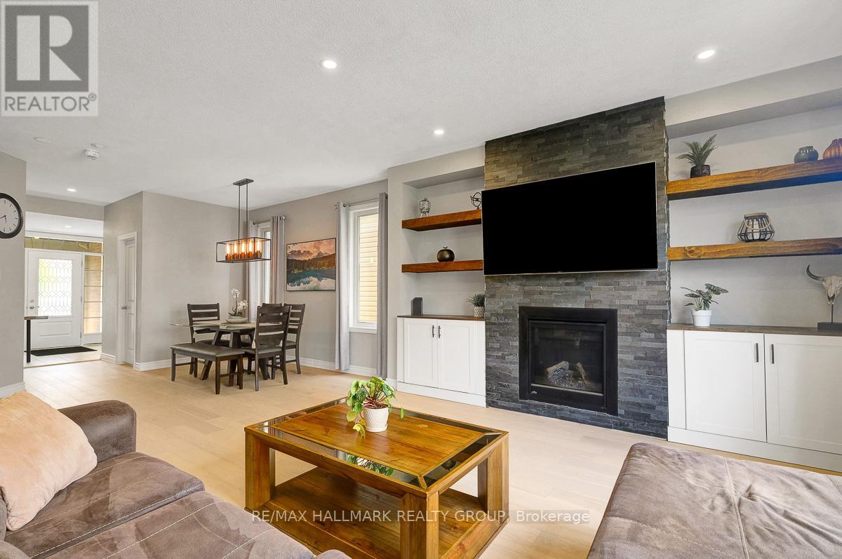 Photo 4 of 78 Russet Terrace, Ottawa ON