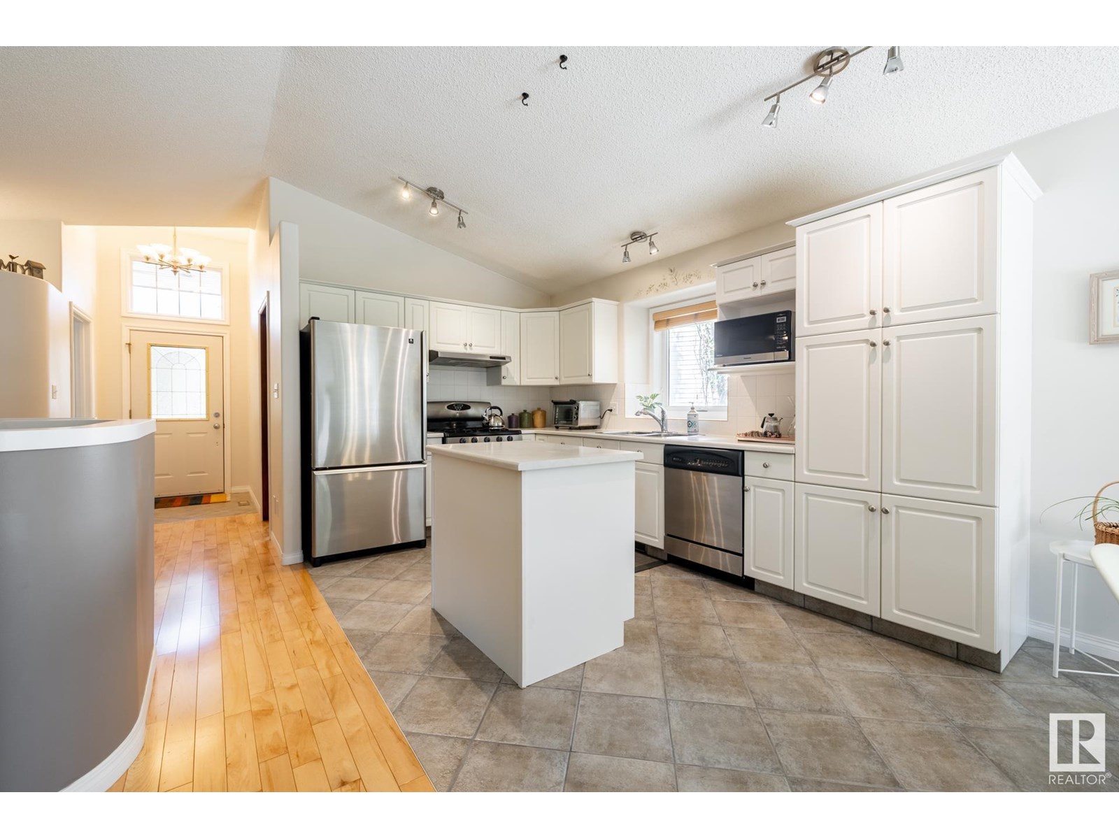 Photo 72 of 357 Blackburn Dr E Sw, Edmonton AB