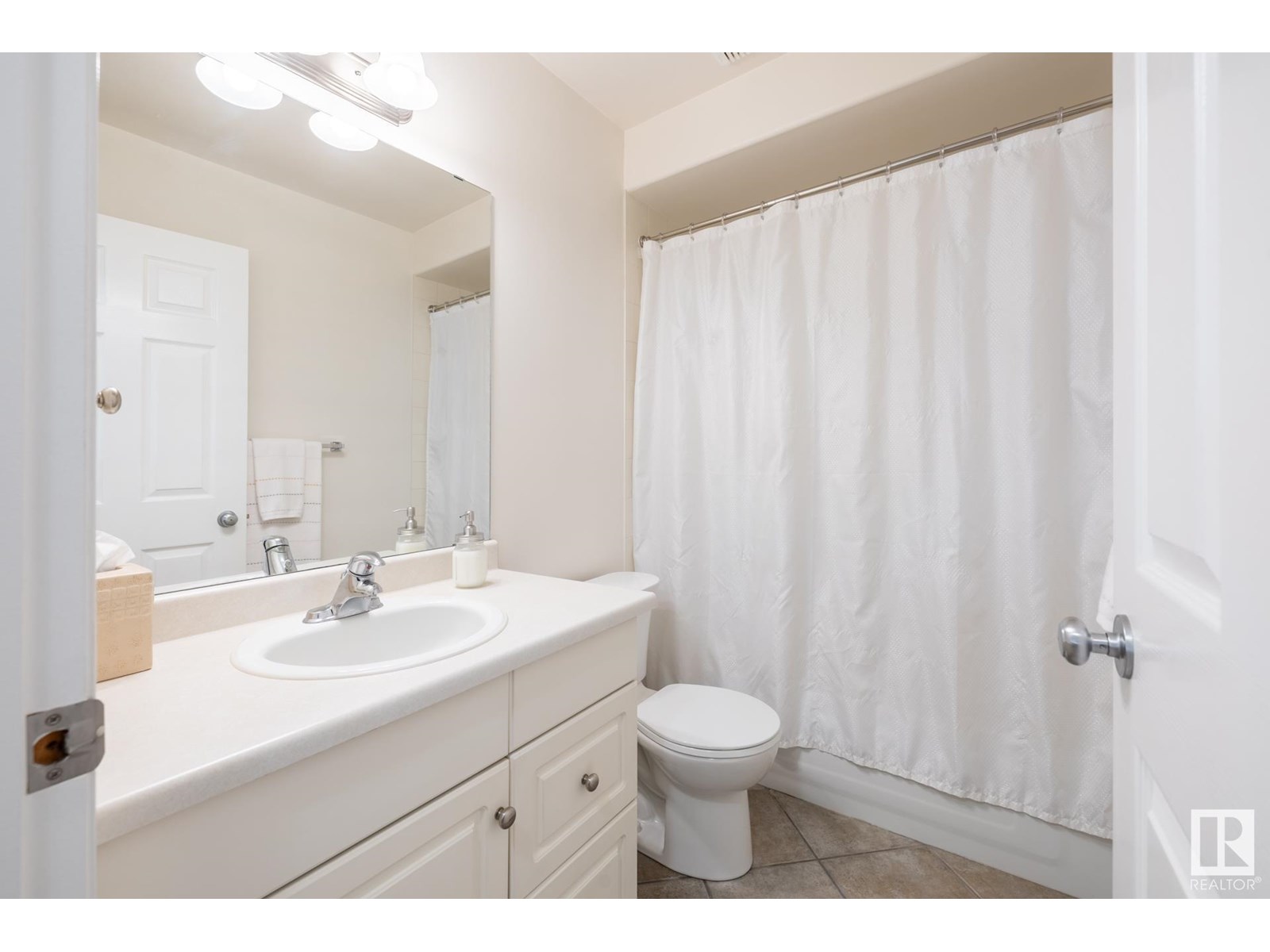Photo 37 of 357 Blackburn Dr E Sw, Edmonton AB
