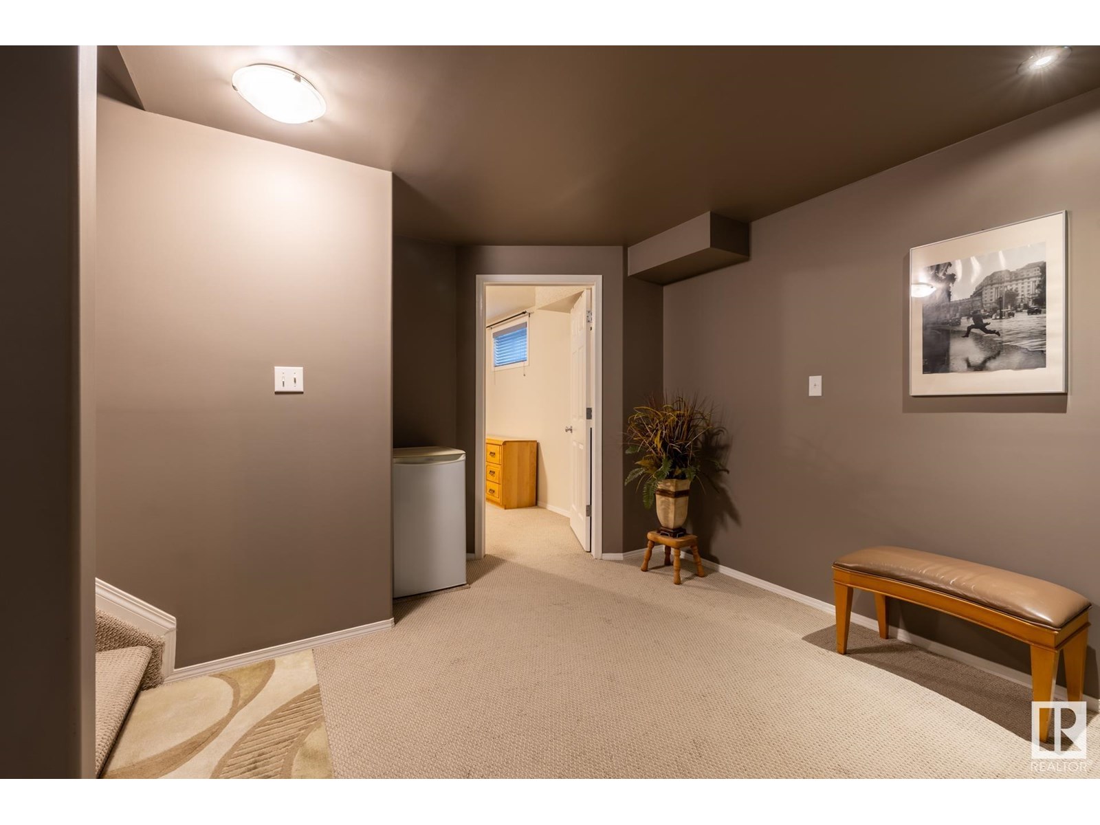 Photo 11 of 357 Blackburn Dr E Sw, Edmonton AB