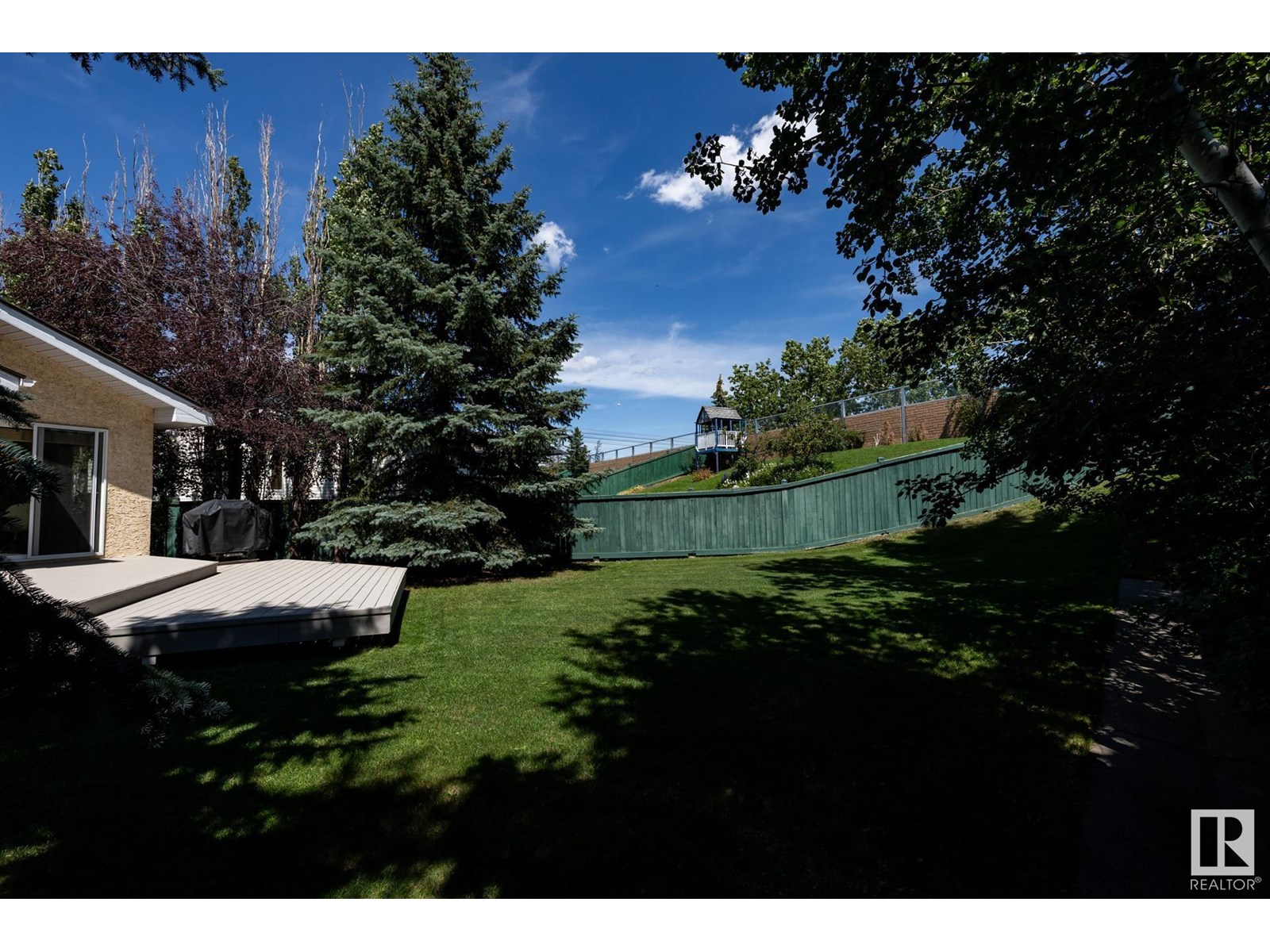Photo 3 of 357 Blackburn Dr E Sw, Edmonton AB