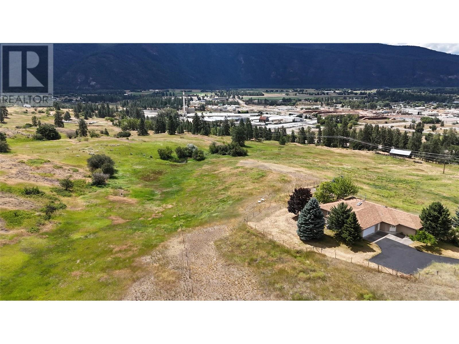 210 WINNIPEG Avenue, Grand Forks