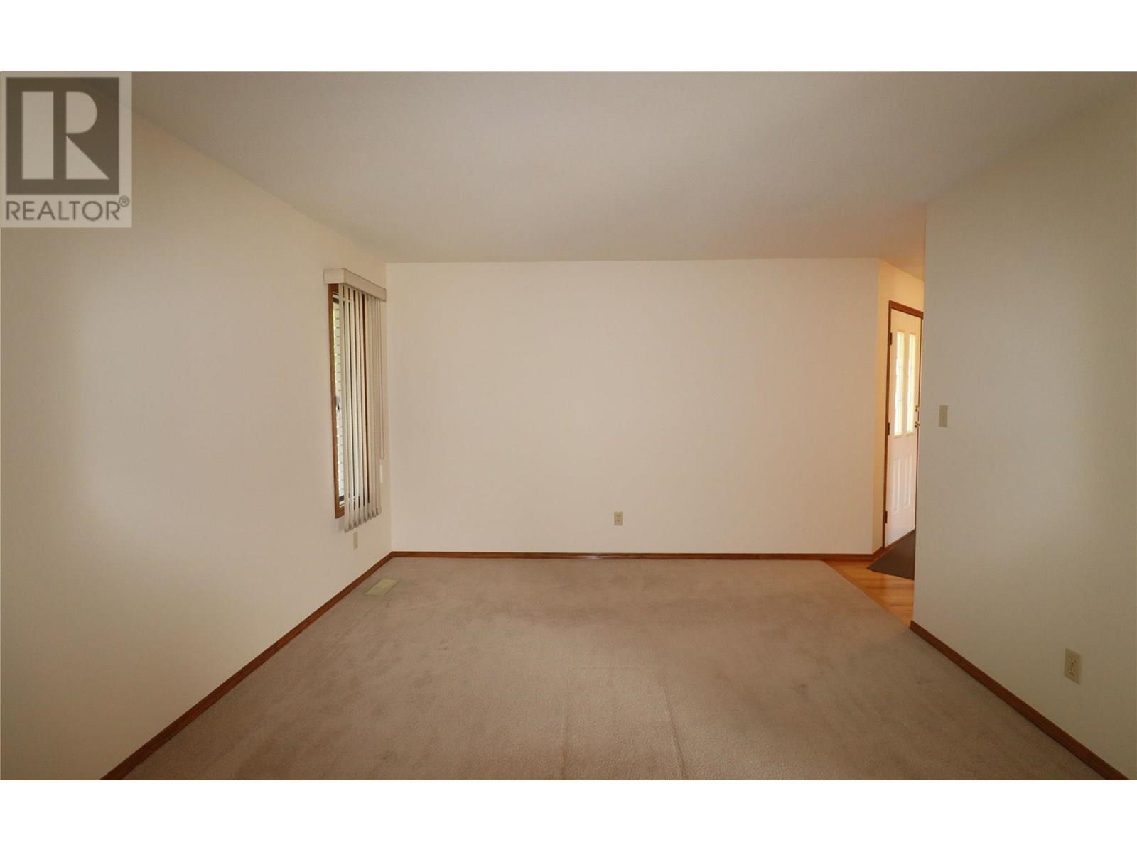 210 WINNIPEG Avenue, Grand Forks