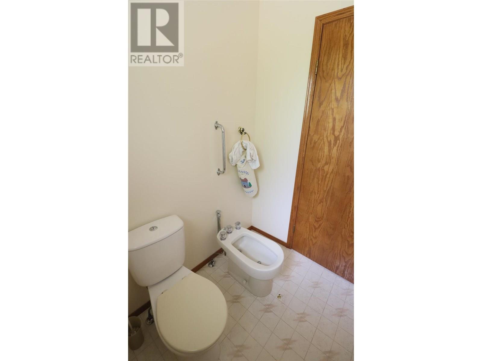 210 WINNIPEG Avenue, Grand Forks