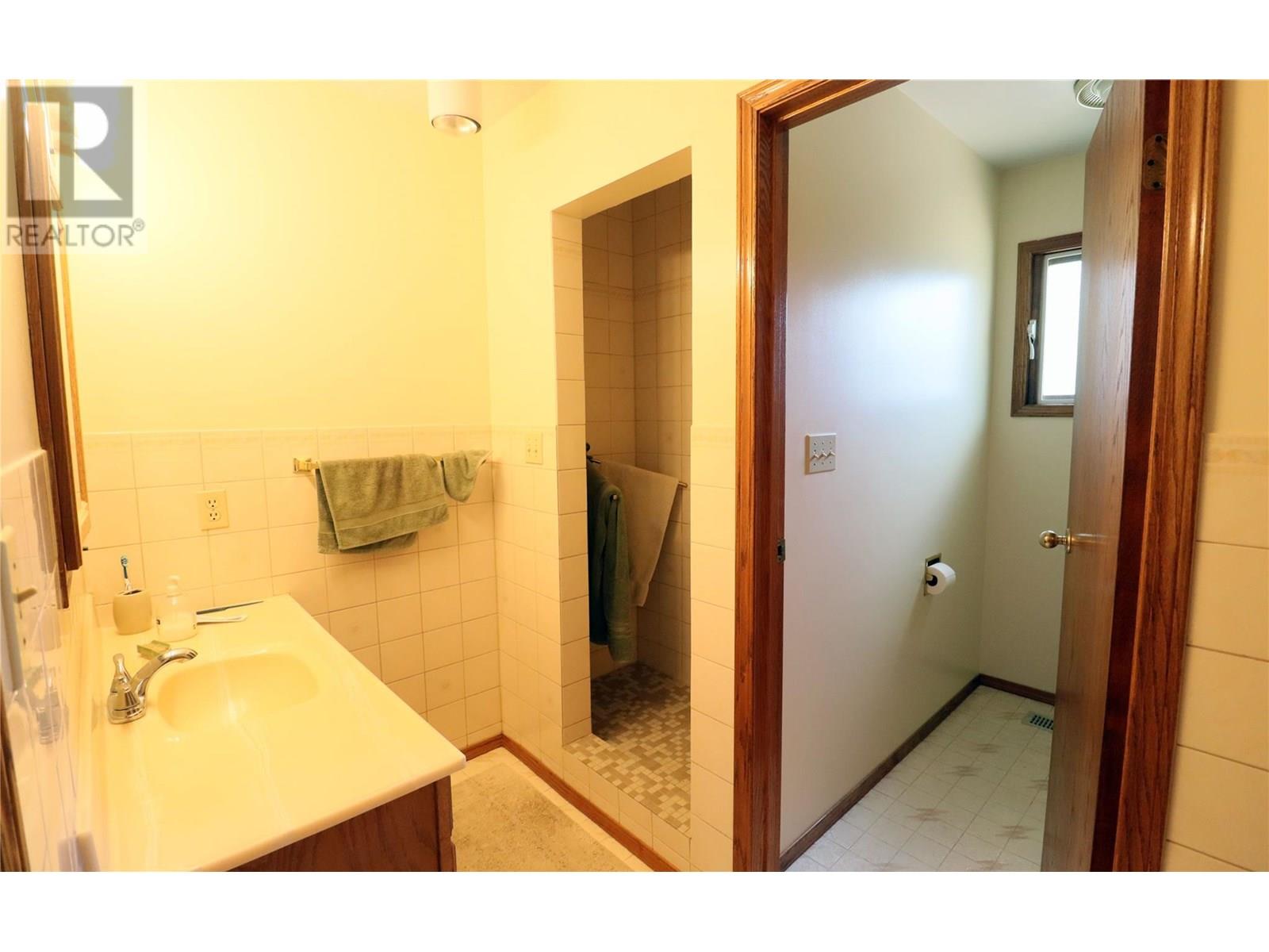 210 WINNIPEG Avenue, Grand Forks